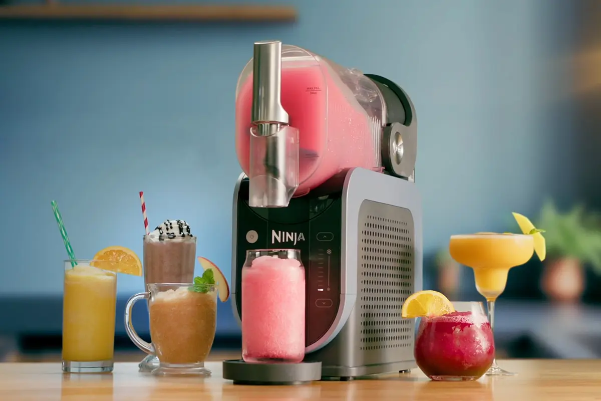 La revolución de las bebidas heladas llega a nuestra cocina con la Ninja SLUSHi, una máquina que permite disfrutar de granizados de calidad profesional en el hogar.