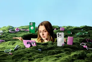 Ripple Mirror Case y más accesorios en su jardín con estilo