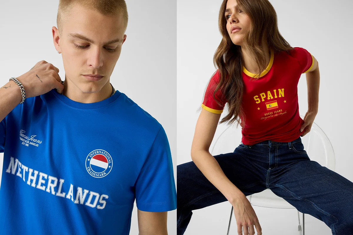 GUESS JEANS celebra la pasión por el fútbol y se fija en las selecciones más icónicas del mundo, entre ellas, España. Con diseños que permiten mostrar el orgullo nacional a través de prendas frescas, cómodas y con el sello inconfundible de la marca, la iniciativa forma parte de la colección Nation, una propuesta que rinde homenaje al espíritu futbolero internacional desde una perspectiva moderna y desenfadada. Con esta colección, la firma anima a los aficionados a vestir los colores de su selección y a apoyar al equipo dentro y fuera del terreno de juego, demostrando que el fútbol también puede ser una declaración de estilo.