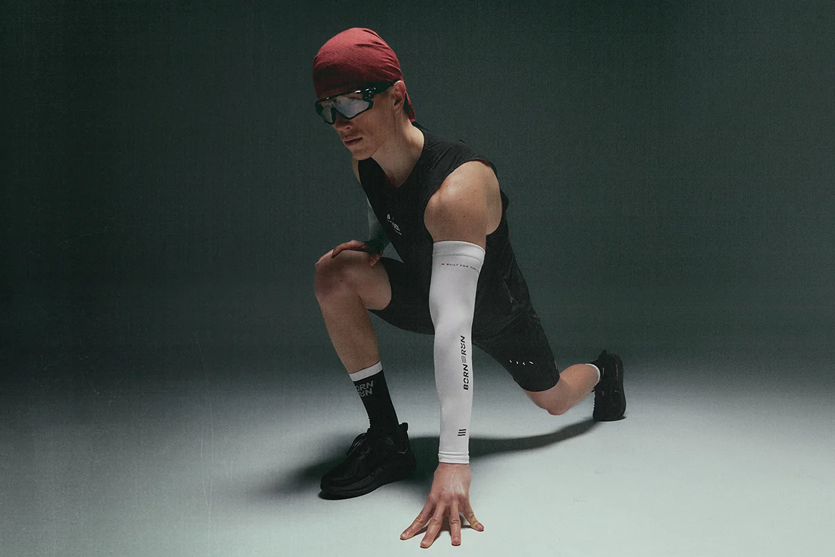 Born   El running ya no es solo un deporte, sino que se ha convertido en un auténtico fenómeno social y en todo un movimiento que no deja de crecer. Por ello, Born da un paso más ampliando su universo deportivo e incorporando una nueva cápsula de running, diseñada tanto para hombre como para mujer, que combina rendimiento, comodidad y estilo.   