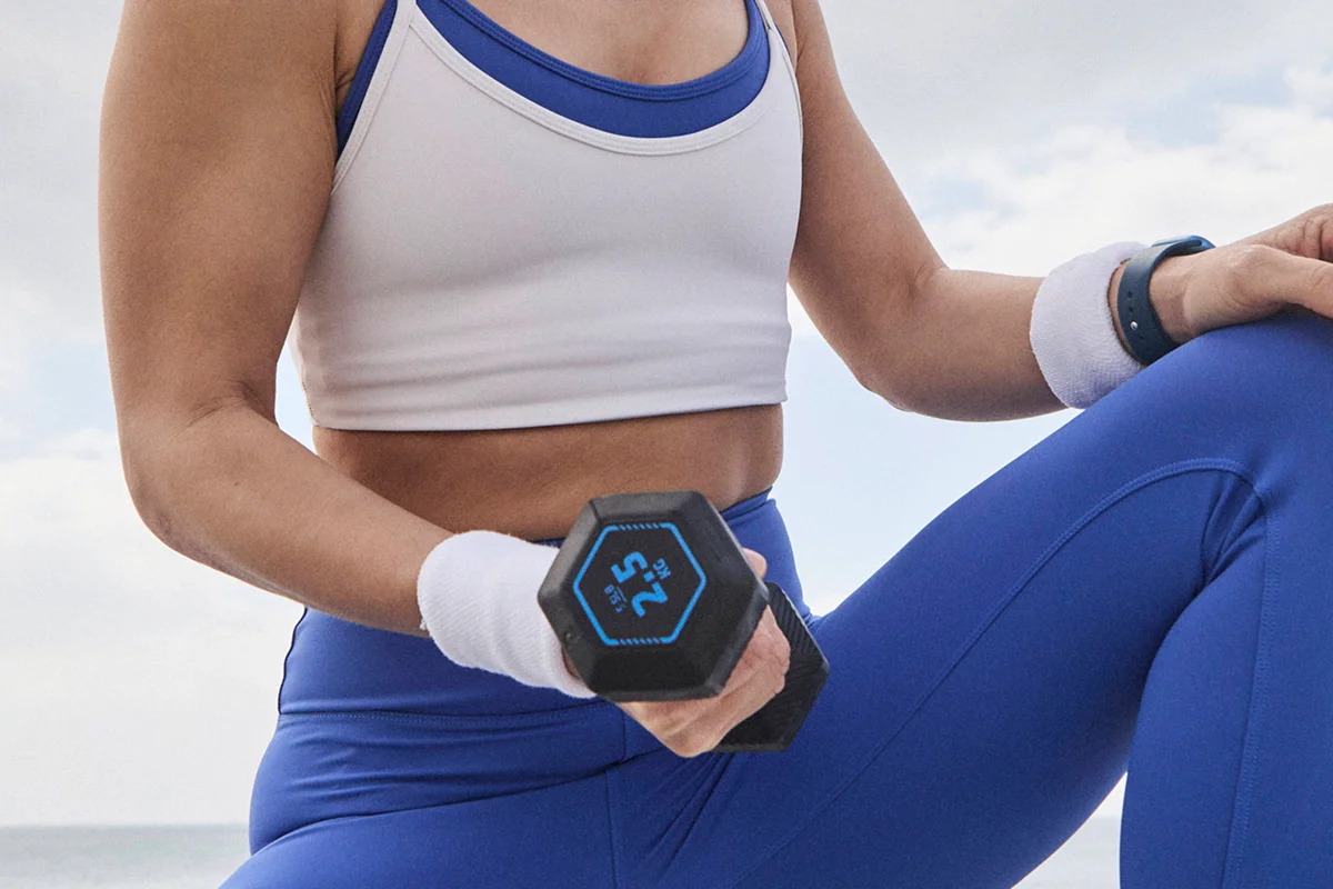 Deva Activewear   Practicar yoga requiere pocas herramientas, pero un conjunto que se adapte a tu cuerpo y movimiento es imprescindible. Tras más de una década dedicándose a la práctica del ashtanga yoga, Victoria Roselló fundó en 2023 Deva Activewear. Sus prendas están creadas a partir de materiales sostenibles, reflejando el compromiso fiel de la marca respecto al medioambiente, la salud y el bienestar.   