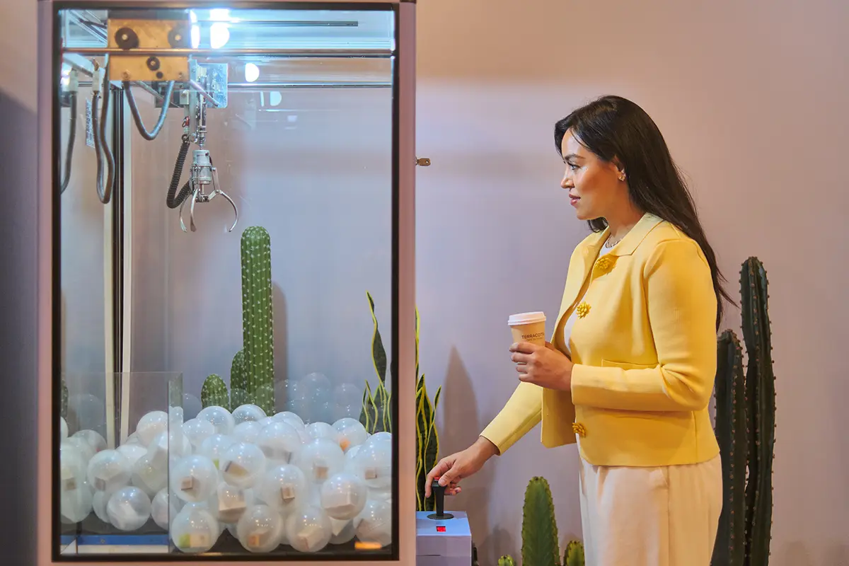 La pop-up de Guerlain donde el maquillaje se vive con aroma a café y sol