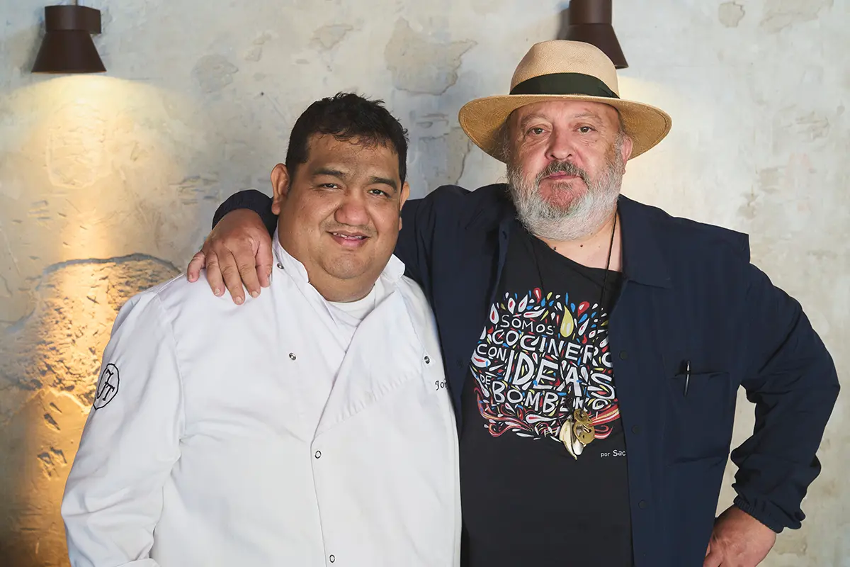 El panadero John Torres y el chef Sacha Hormaechea colaboran para reinventar el jamón ibérico de bellota de Sánchez Romero Carvajal en tres exclusivos y originales bocadillos disponibles en John Barrita.