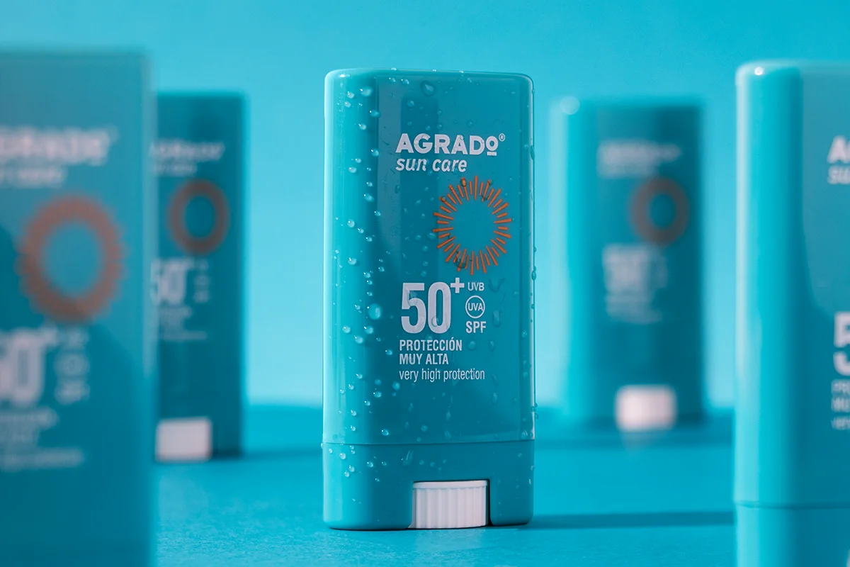Adiós a las manos pringosas: 6 protectores solares en 'stick' que van a revolucionar tu neceser este verano
