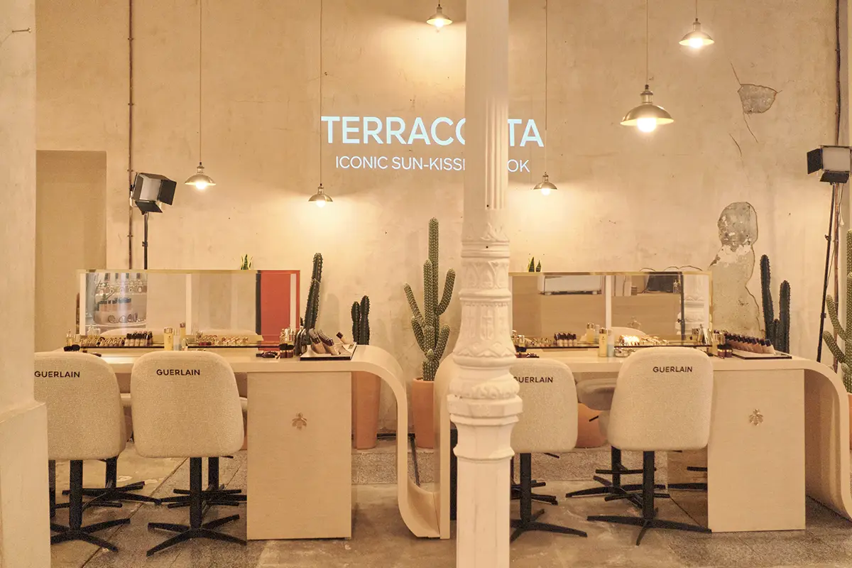 La pop-up de Guerlain donde el maquillaje se vive con aroma a café y sol