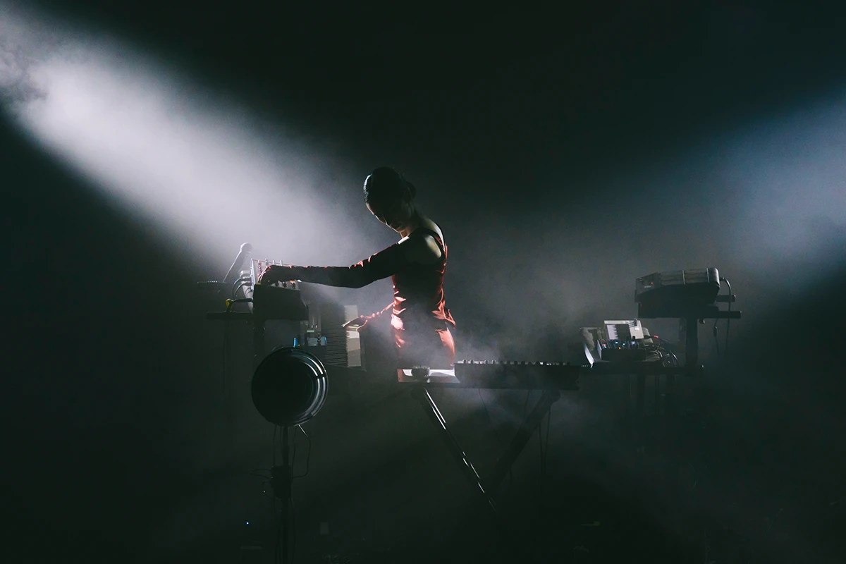 Claraguilar presenta un espectáculo inmersivo que une electrónica y ópera