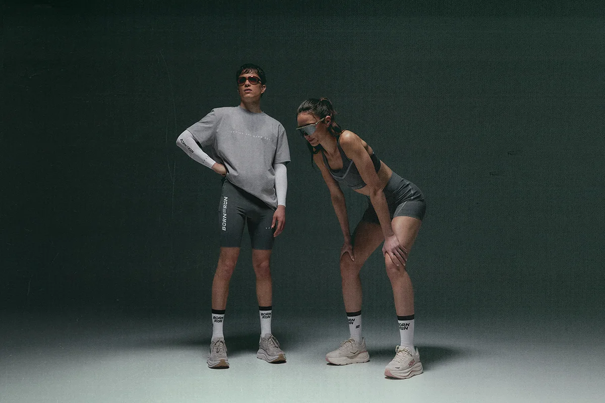 Born   El running ya no es solo un deporte, sino que se ha convertido en un auténtico fenómeno social y en todo un movimiento que no deja de crecer. Por ello, Born da un paso más ampliando su universo deportivo e incorporando una nueva cápsula de running, diseñada tanto para hombre como para mujer, que combina rendimiento, comodidad y estilo.   