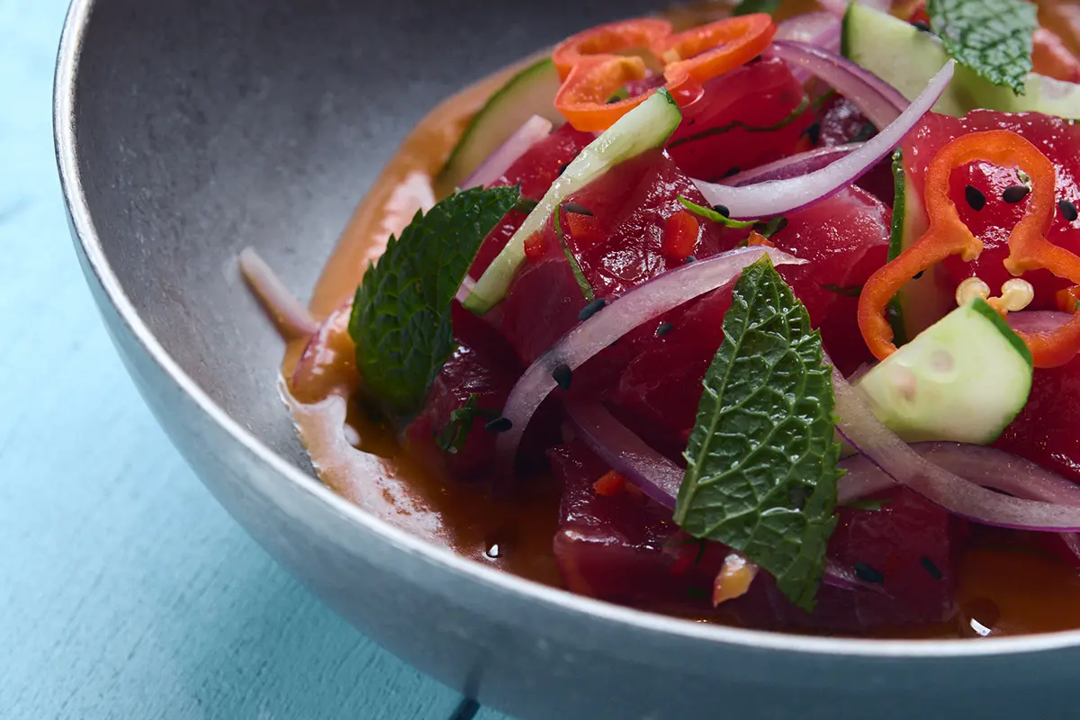 Bajo la dirección del chef Rodrigo Ferrer de Lima, el restaurante La Mar aterrizaba en Madrid como mejor exponente de la reconocida propuesta gastronómica de inspiración peruana. 
