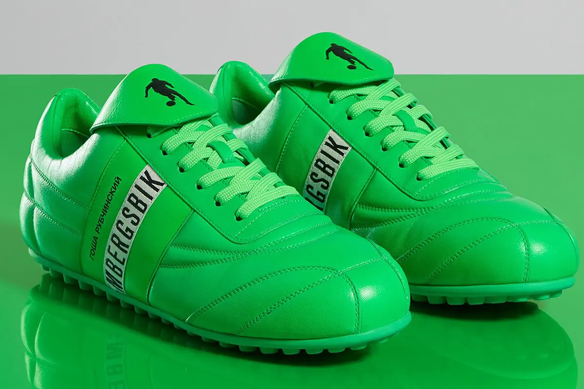 Bikkembergs y Gosha Rubchinskiy reeditan la mítica Soccer con estética bloke core y guiños Y2K