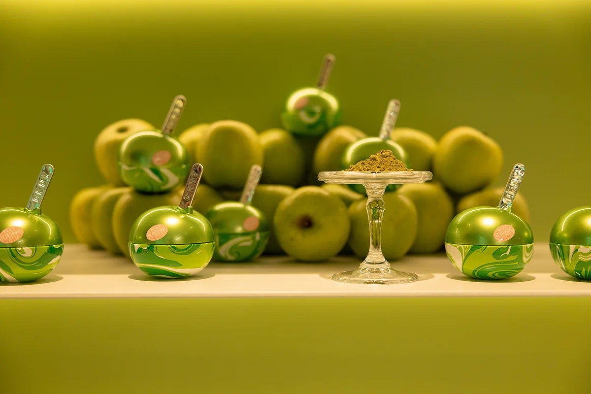 DKNY Latte Collection: la “pop up” en Madrid que une café, música y perfumes