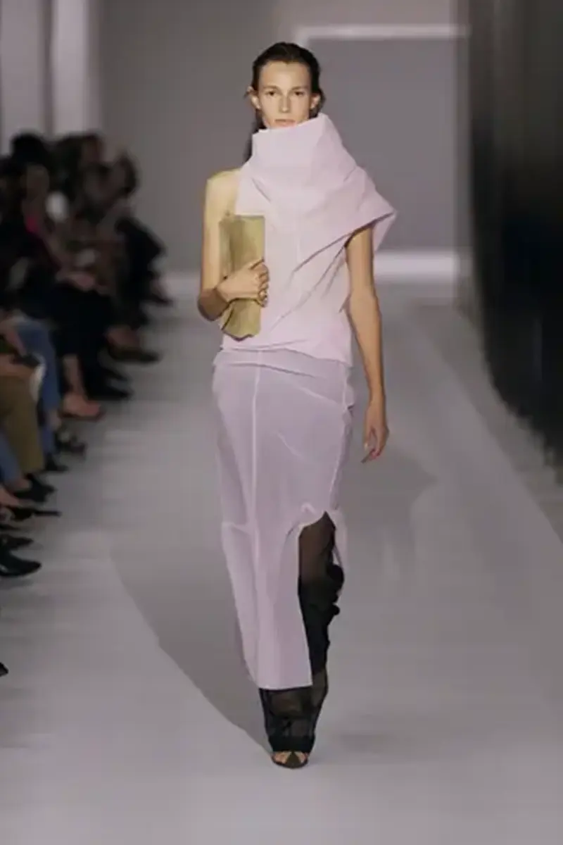 ¿Te atreves con las transparencias? La tendencia que domina el verano con elegancia y sutileza 