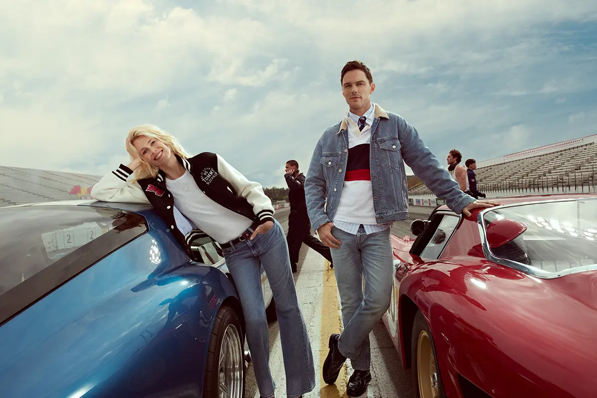 Tommy Hilfiger presentó su campaña de otoño de 2025, "The Hilfiger Racing Club"