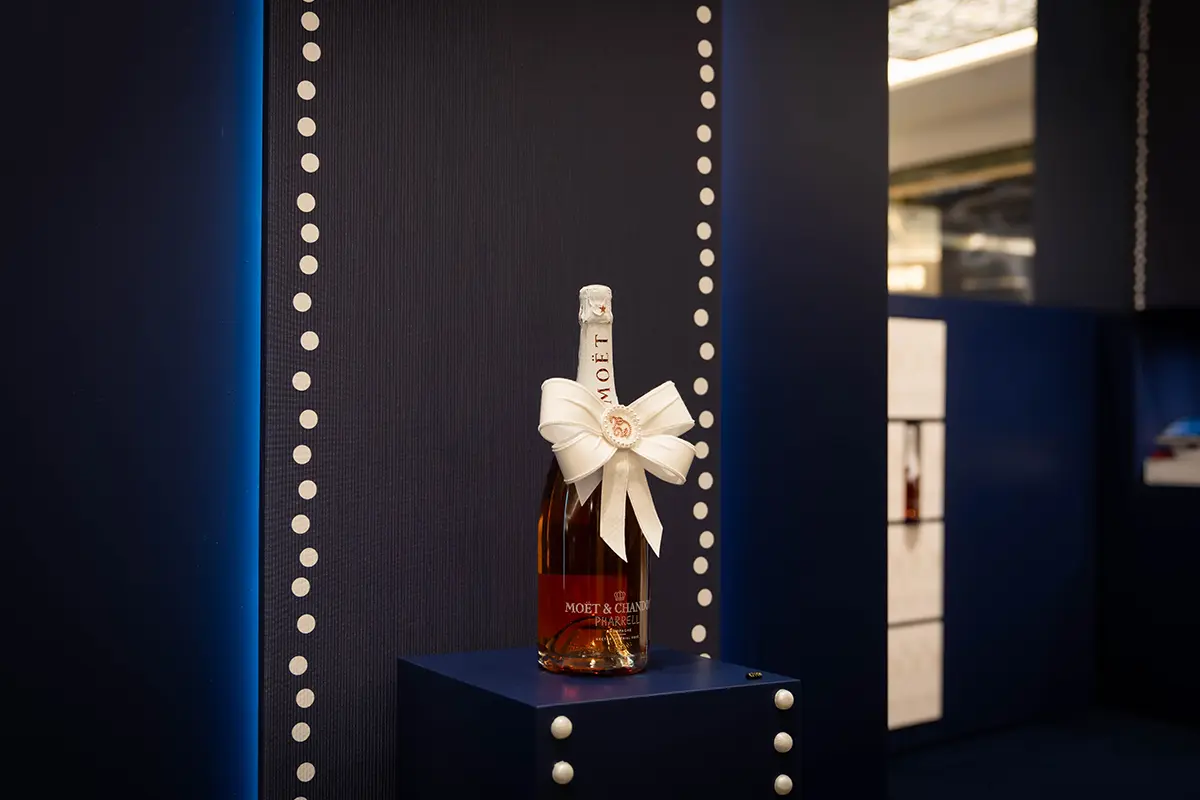 Moët & Chandon presenta una pop-up exclusiva en Galería Canalejas para celebrar su colaboración con el artista Pharrell Williams. 