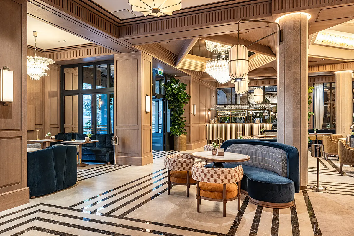 Picos Pardos Sky Lounge reinventa el vermut del fin de semana con gildas artesanales, la esencia castiza madrileña y vistas de altura. 