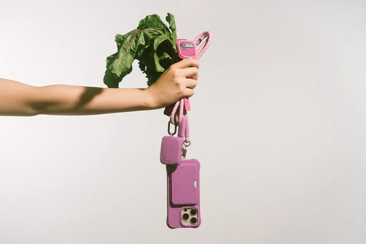 CASETiFY lanza Ripple Mirror Case y más accesorios en su jardín con estilo 