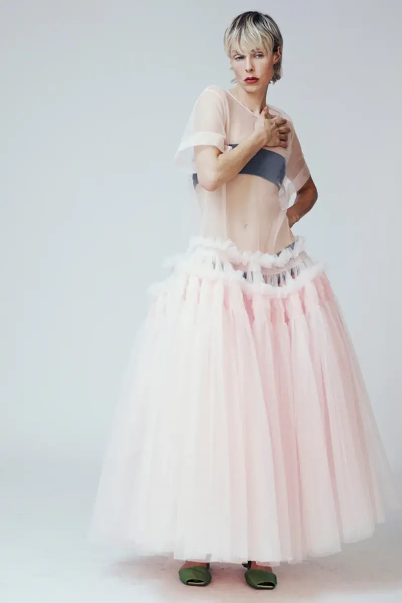 ¿Te atreves con las transparencias? La tendencia que domina el verano con elegancia y sutileza 