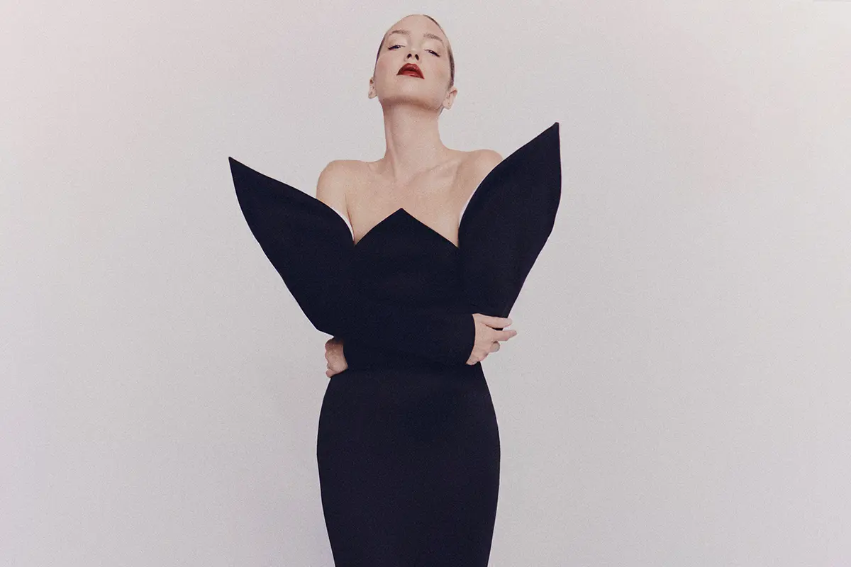 Mario Salafranca: La voz de la elegancia contemporánea en la alfombra roja 