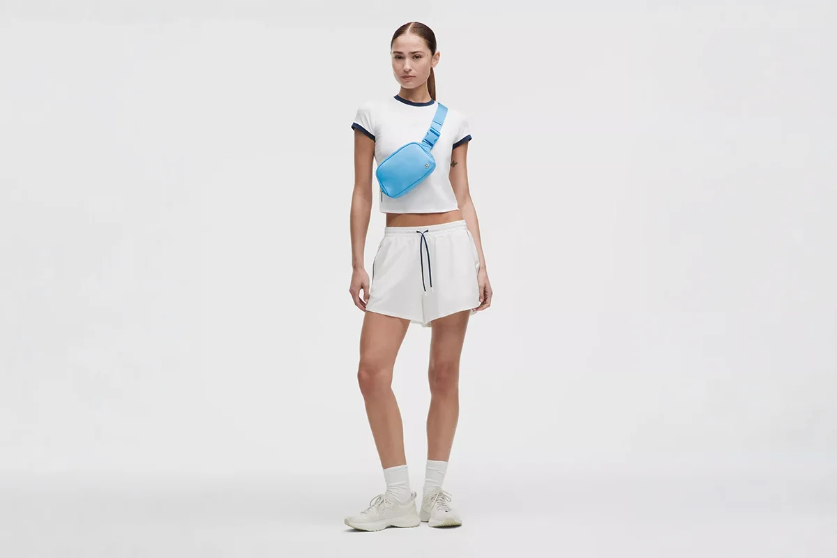 Lululemon   Su propuesta consolida este estilo como clave de la temporada. La ropa deportiva deja de estar limitada al entrenamiento para integrarse plenamente en el día a día, con especial atención a la comodidad y la versatilidad.   