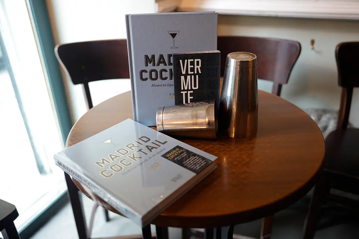 El libro con la memoria líquida de Madrid se llama Madrid Cocktail