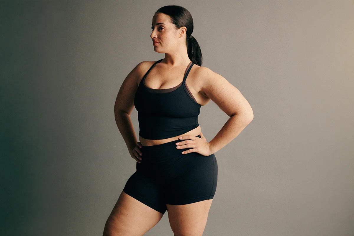 Lululemon   Su propuesta consolida este estilo como clave de la temporada. La ropa deportiva deja de estar limitada al entrenamiento para integrarse plenamente en el día a día, con especial atención a la comodidad y la versatilidad.   