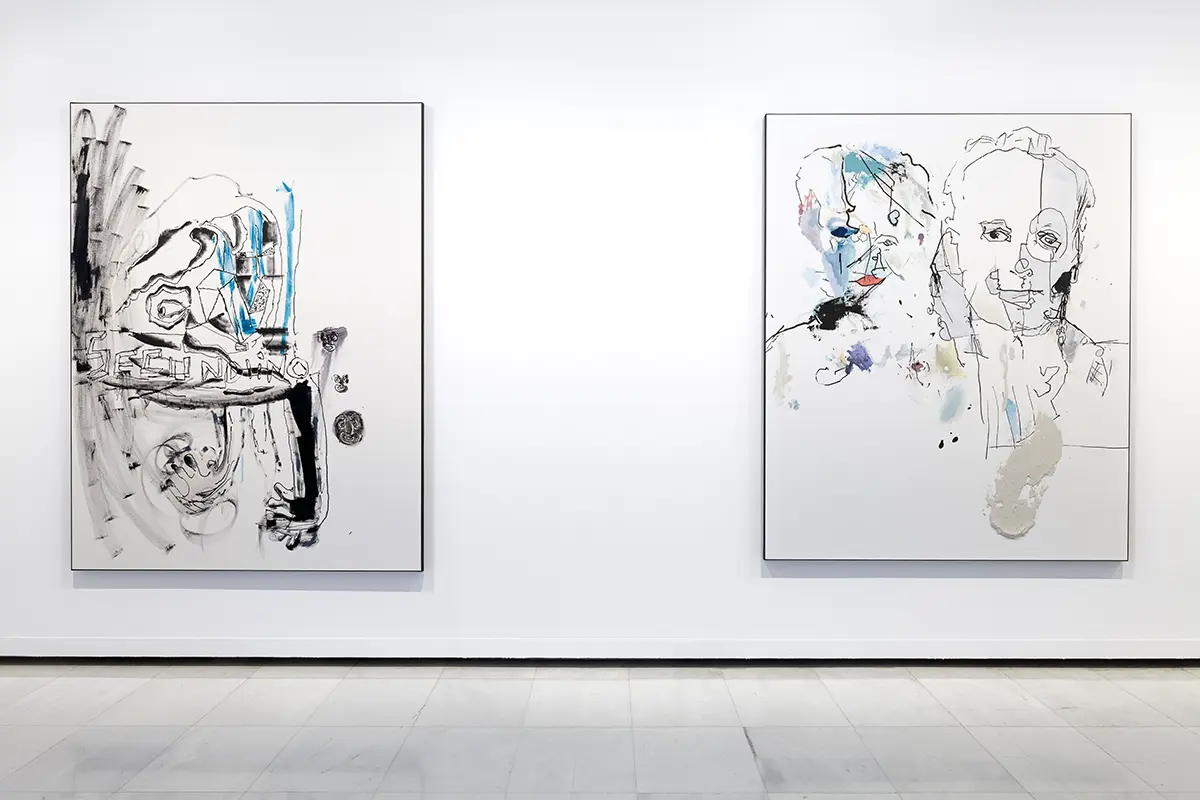 La Sala Alcalá 31 alberga una exposición que explora el universo artístico y creativo de Secundino Hernández. 