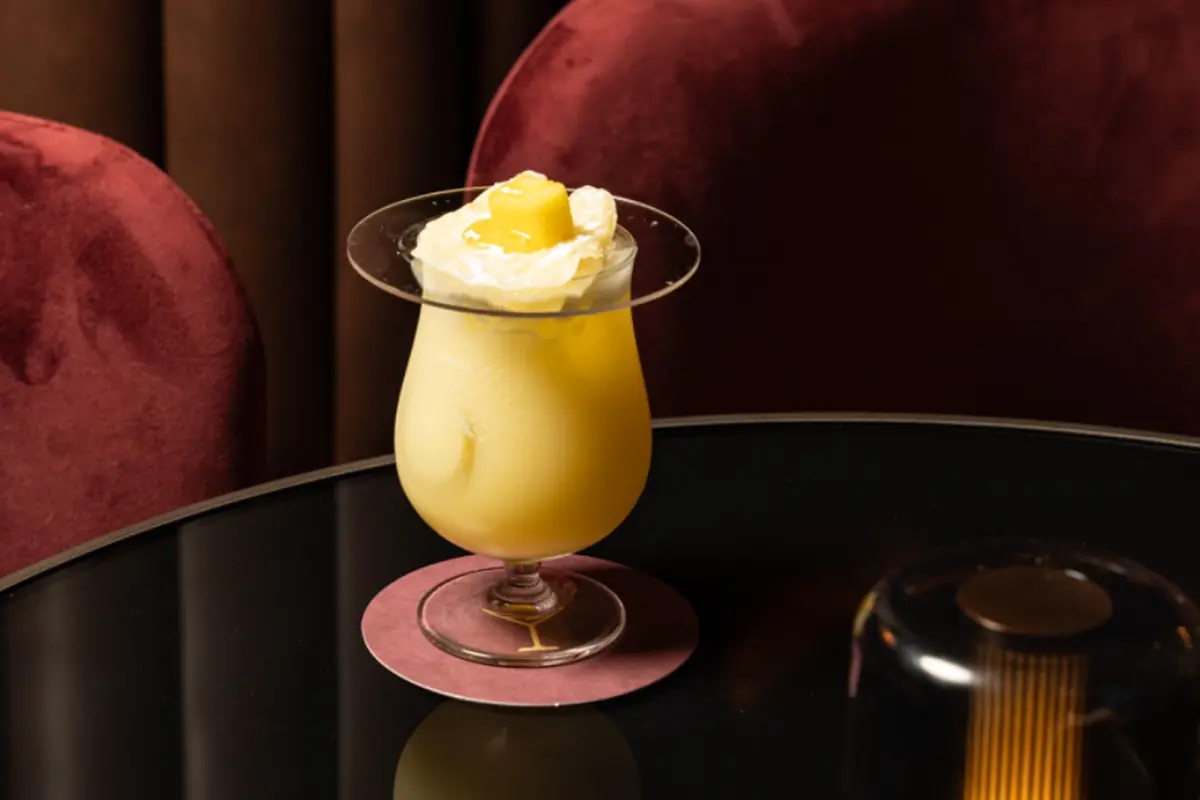 Un bar clásico que trata a cada cliente como un viejo amigo, así es Anfitrión, una coctelería  de la que te irás con un recuerdo imborrable.    