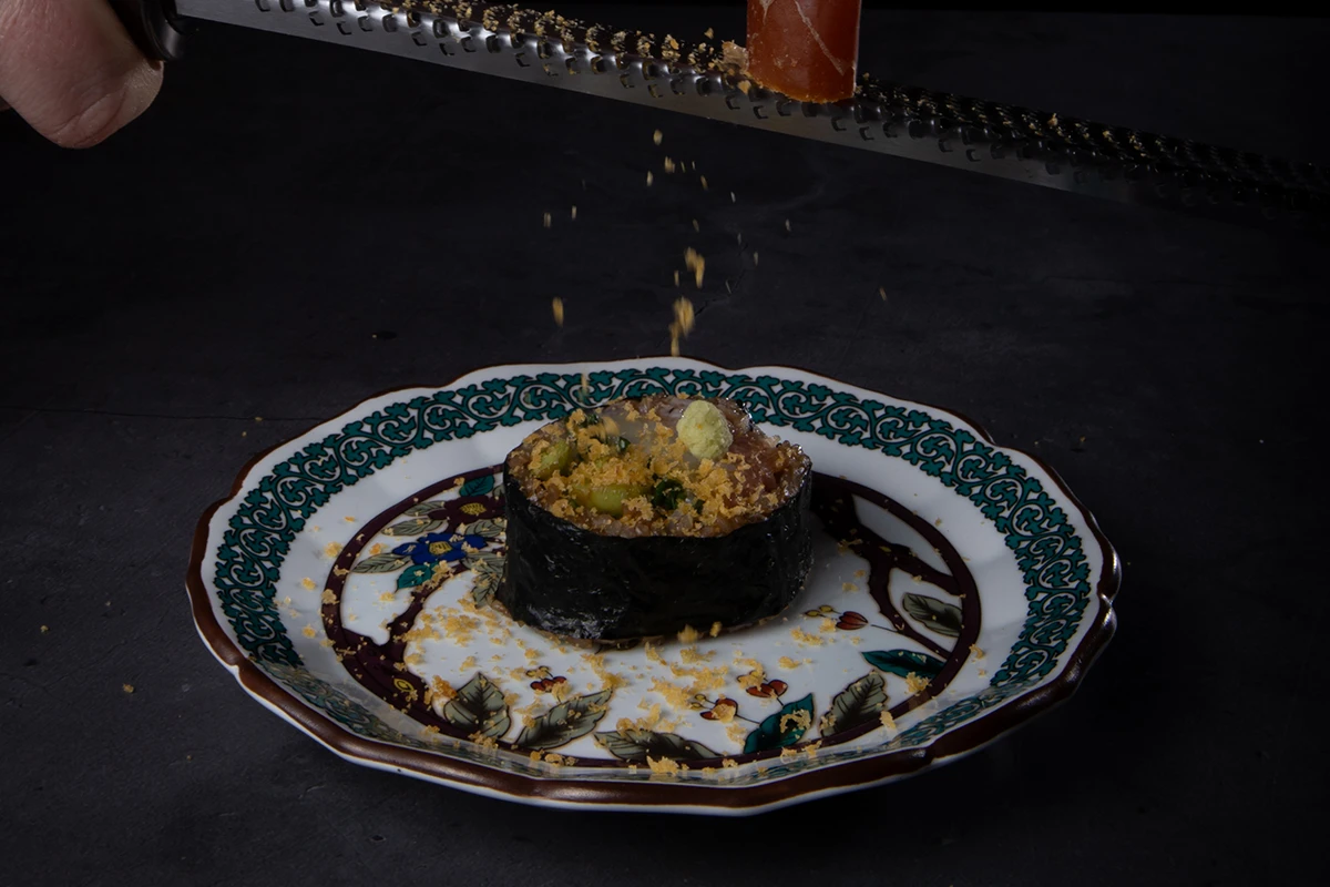 El chef Endika López revoluciona el concepto de pescado crudo en Otoro Jukusei