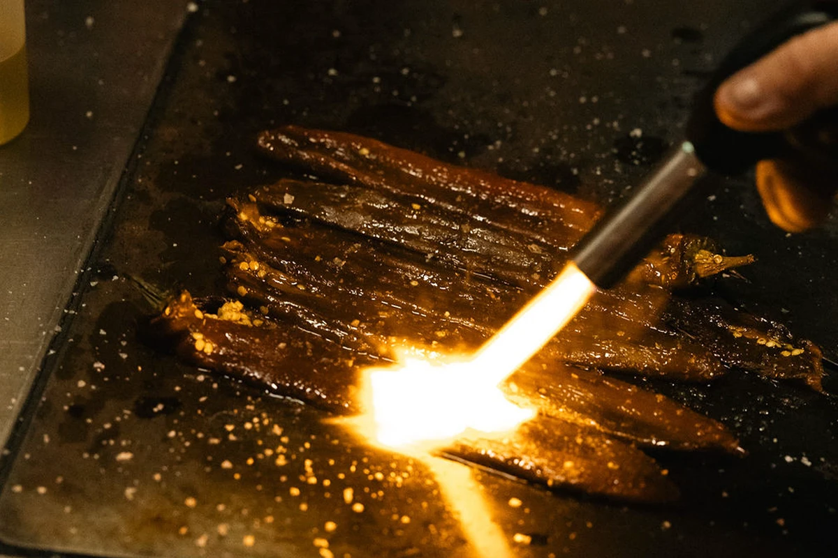 Makáá se estrena con fuego, producto y las mejores vistas de la capital