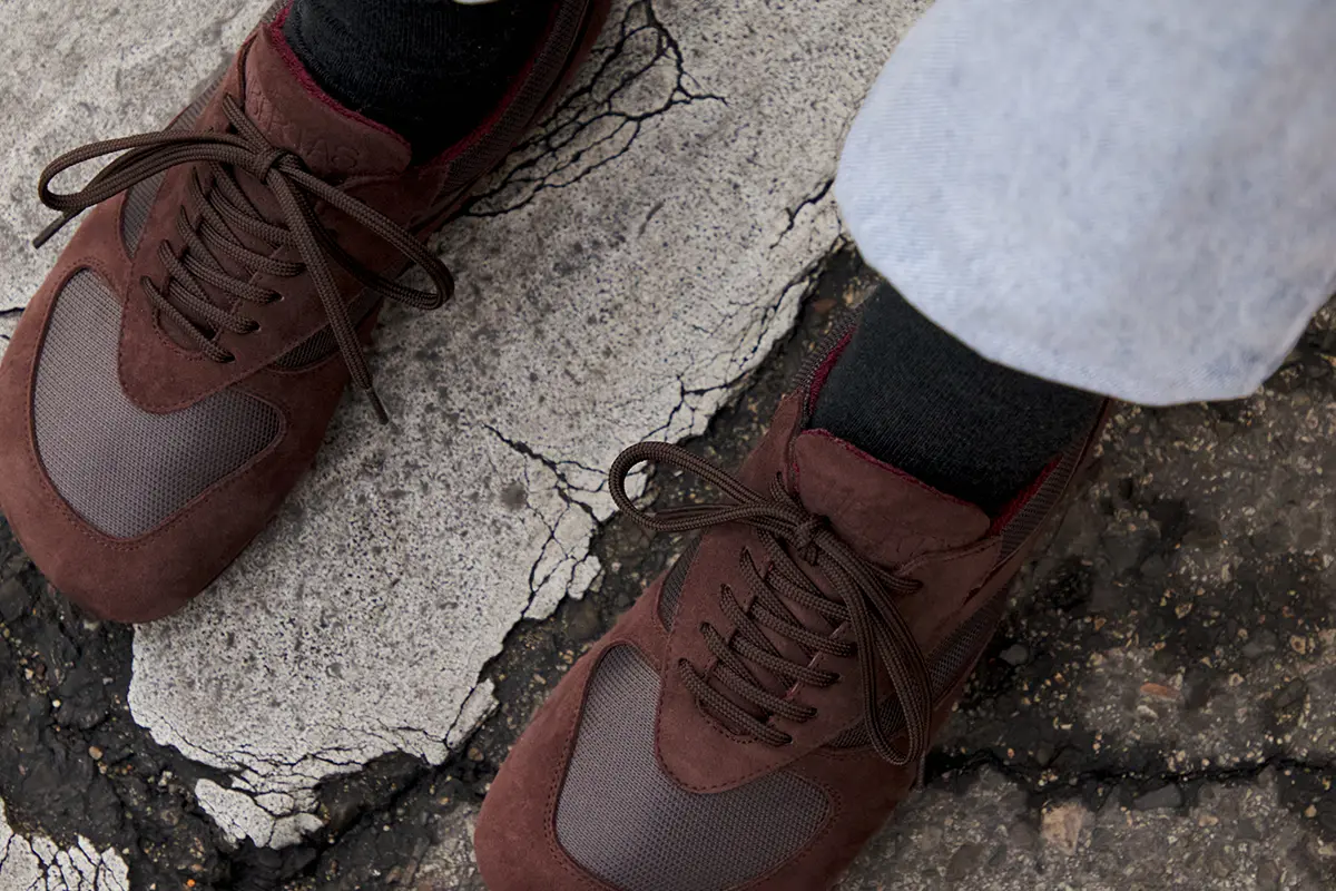 Pop Up en Madrid: Libertas Barefoot presenta sus elegantes bailarinas en ante verde