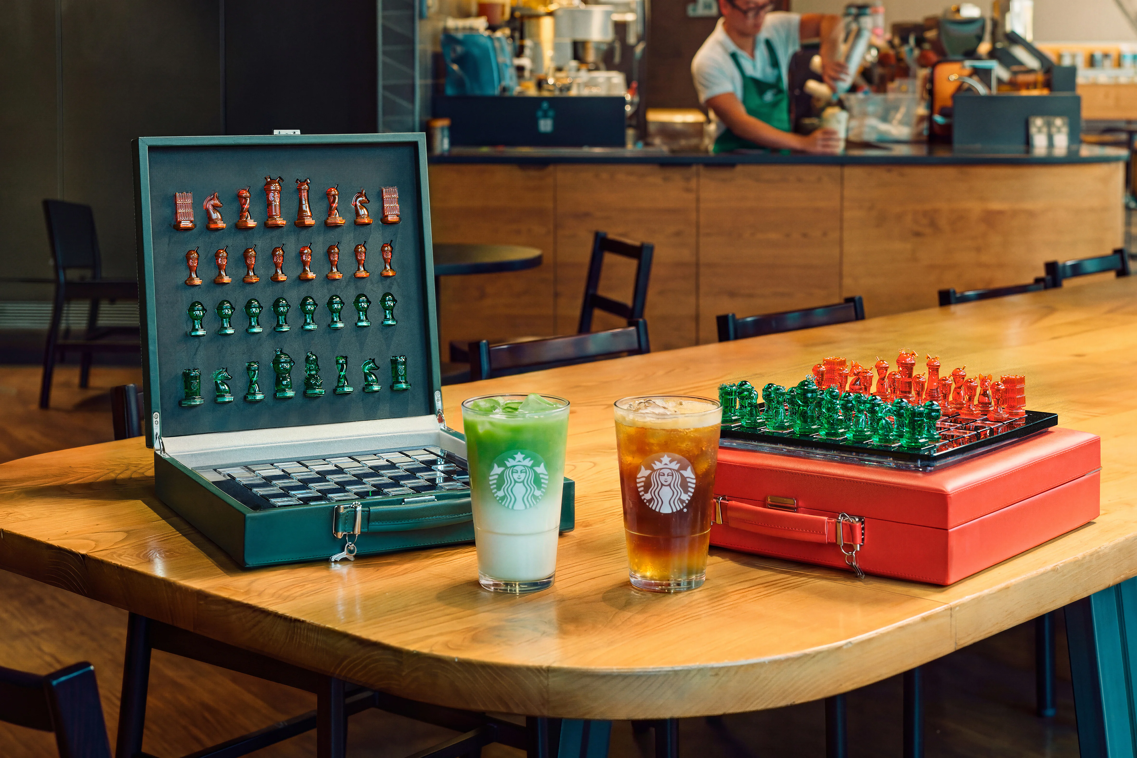 Starbucks y MilfShakes retan a sus clientes en un gran tablero de ajedrez en vivo