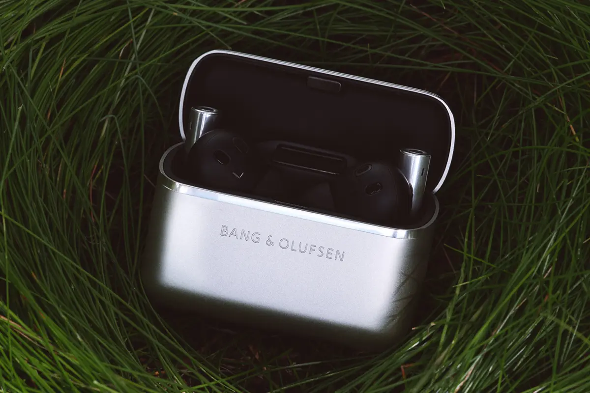 Los nuevos auriculares de lujo Beo Grace de Bang & Olufsen se presentan con un diseño inspirado en la joyería. 