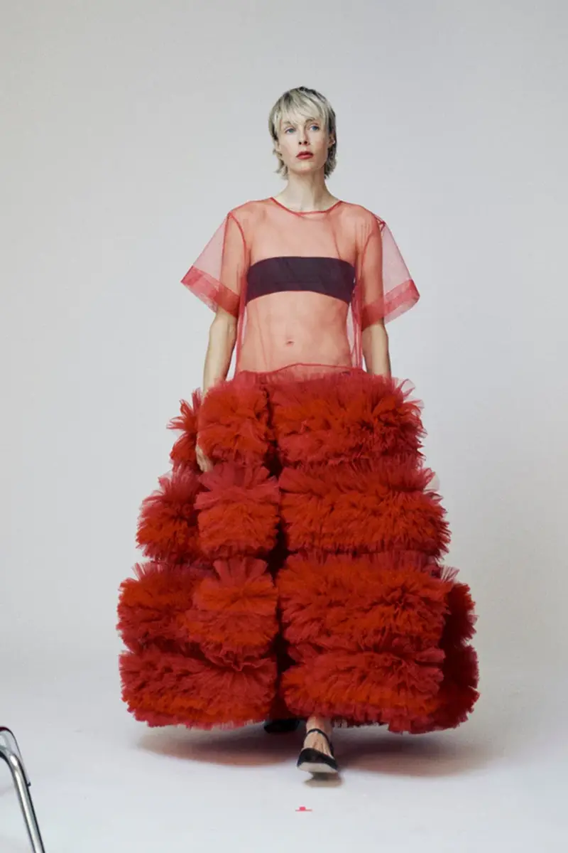 ¿Te atreves con las transparencias? La tendencia que domina el verano con elegancia y sutileza 