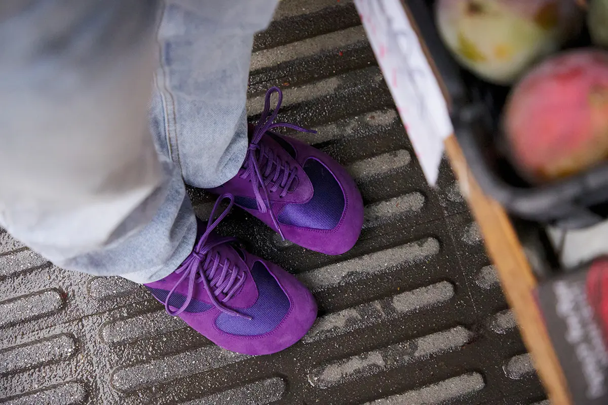 Pop Up en Madrid: Libertas Barefoot presenta sus elegantes bailarinas en ante verde