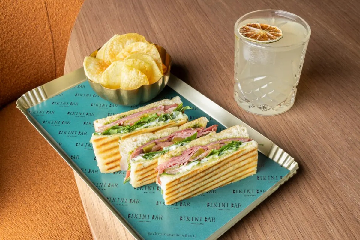 Rafa Zafra Bikini Bar NH