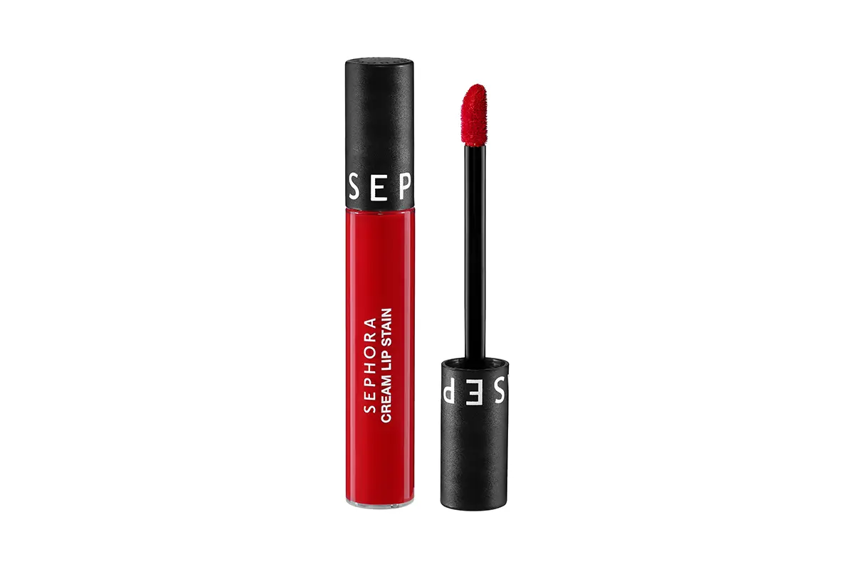 Sephora Collection ha reinventado su icónico labial Cream Lip Stain, un best seller que desde 2011 ha conquistado a sus seguidores con 40 tonos de alta fijación y acabado mate.  