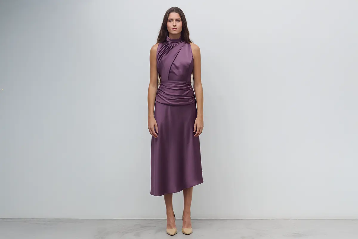 MIM sorprende con su primera línea de ropa: 46 prendas para el día y la noche