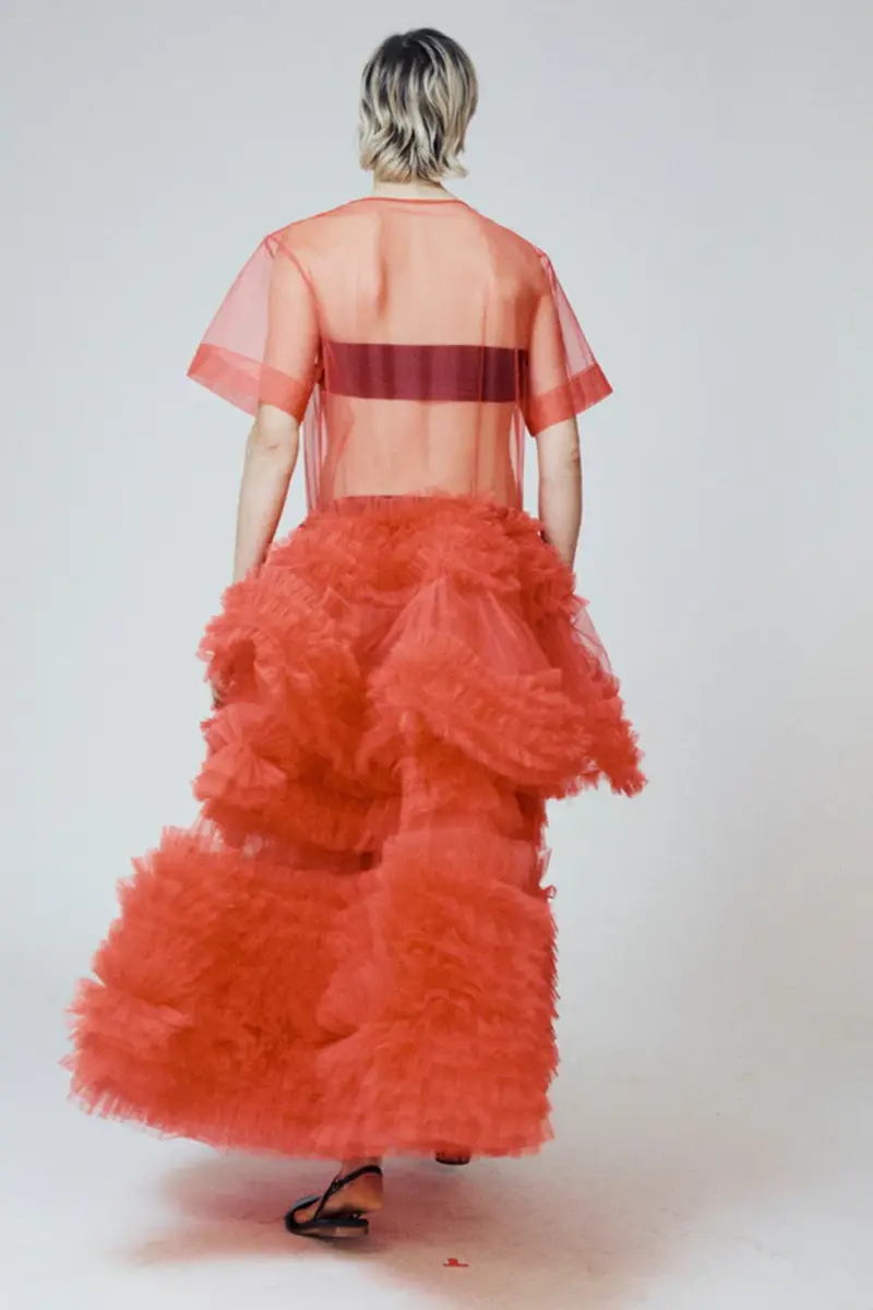 ¿Te atreves con las transparencias? La tendencia que domina el verano con elegancia y sutileza 