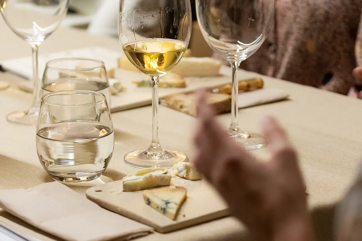 Catas de queso en Madrid: descubre los secretos de la artesanía quesera