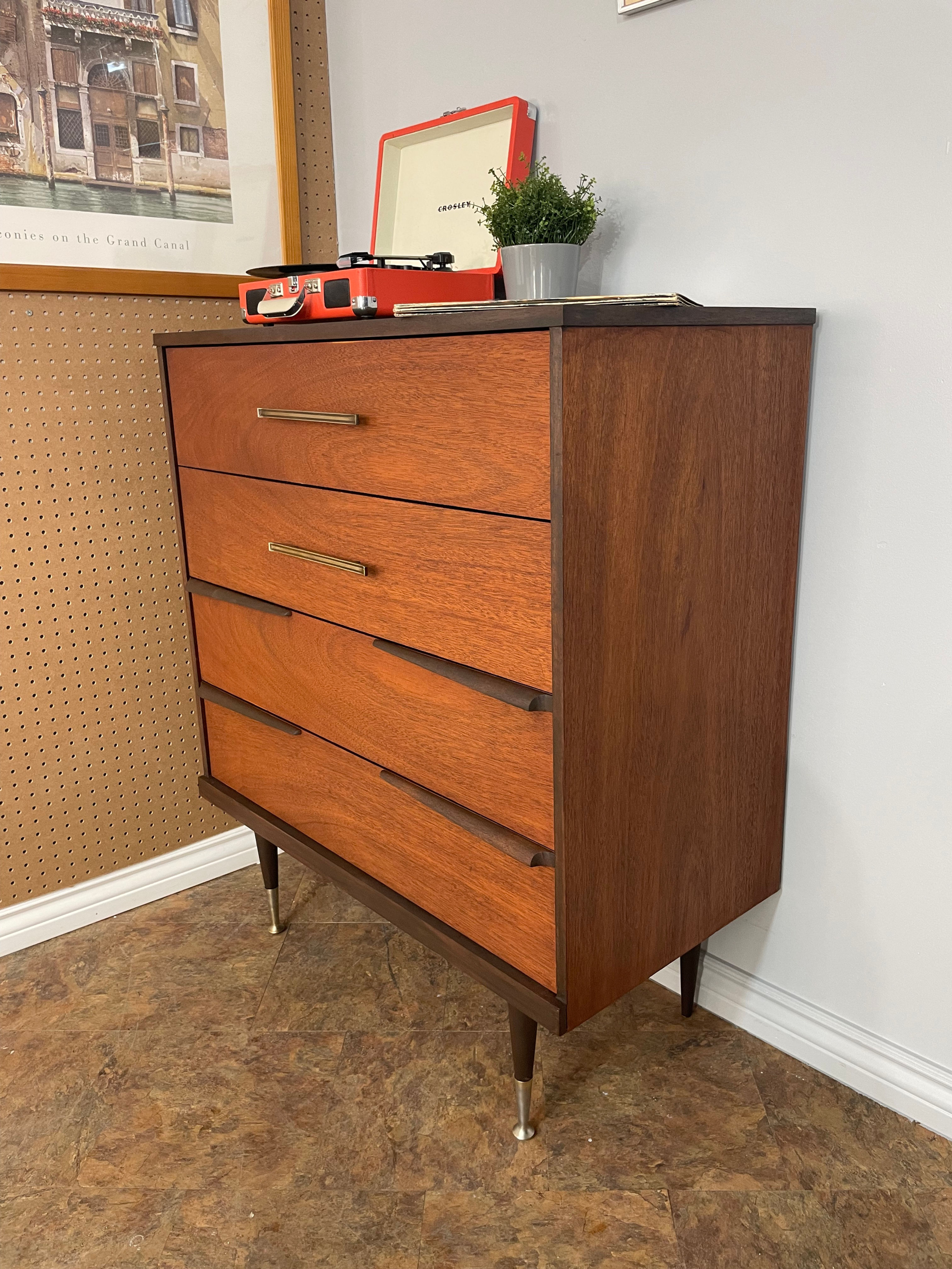 126. Viscol dresser - Commode par Viscol