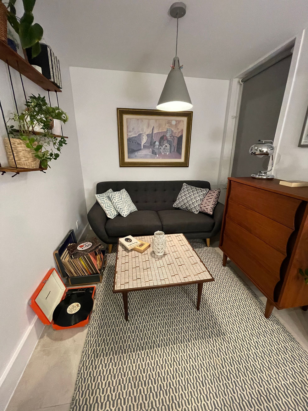 105. Table with ceramic tiles top - Table avec dessus en carreaux de céramique