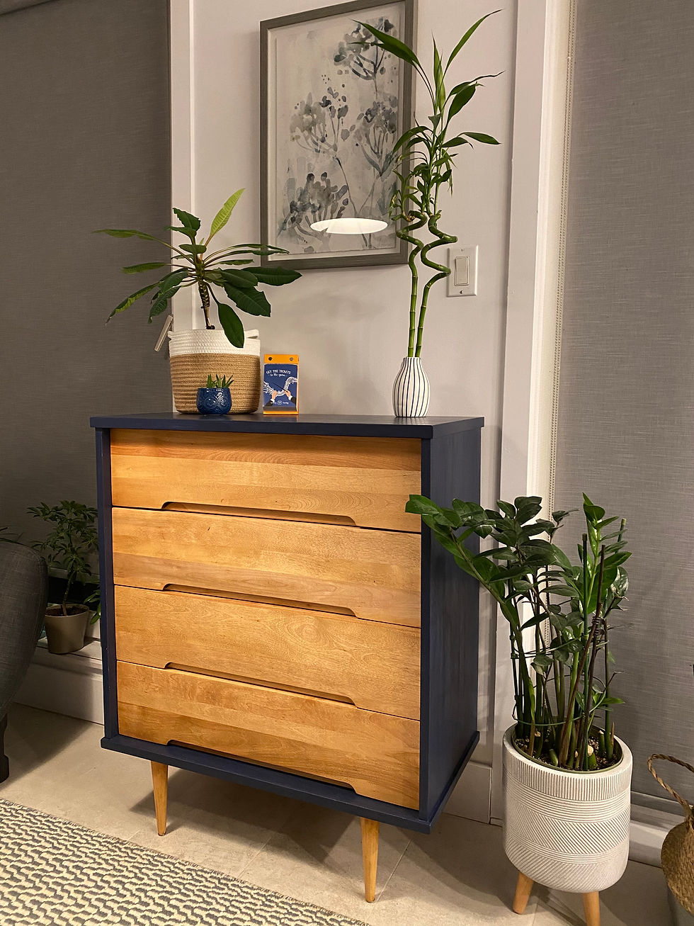 081. High boy dresser - Commode