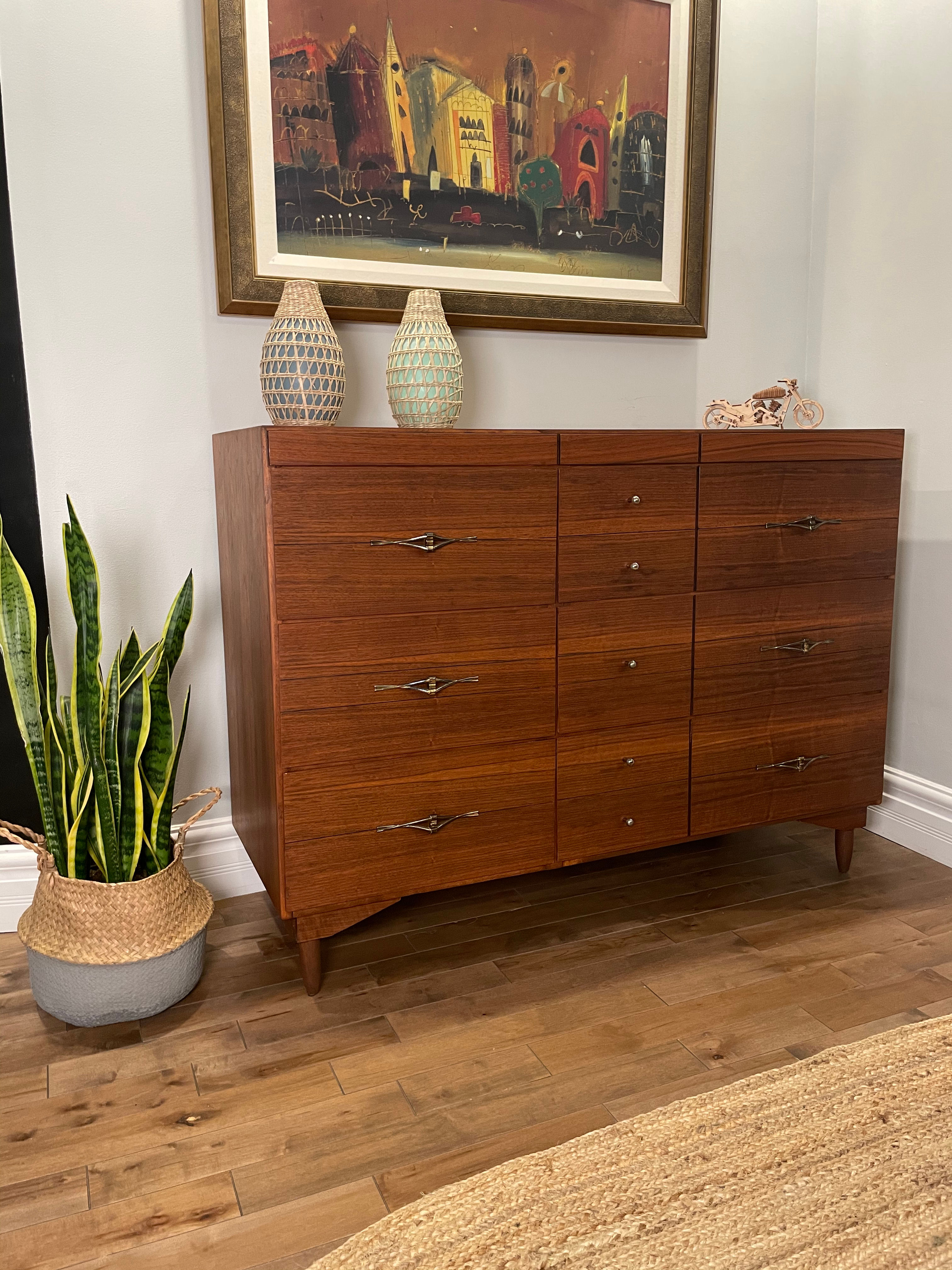 096. Bedroom set by Victoriaville Furniture - Ensemble de chambre à coucher