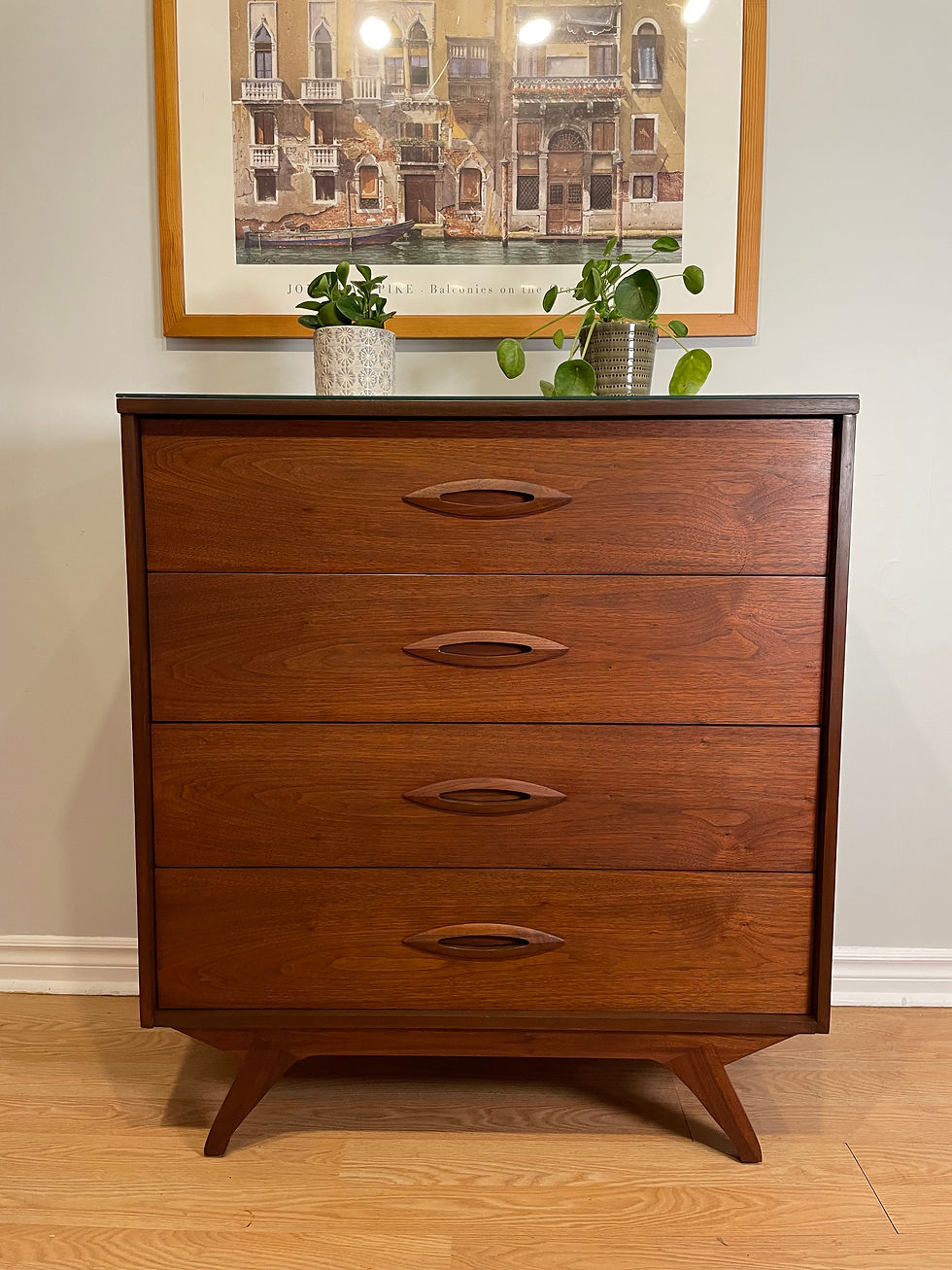 116. Midcentury Dresser - Commode Midcentury