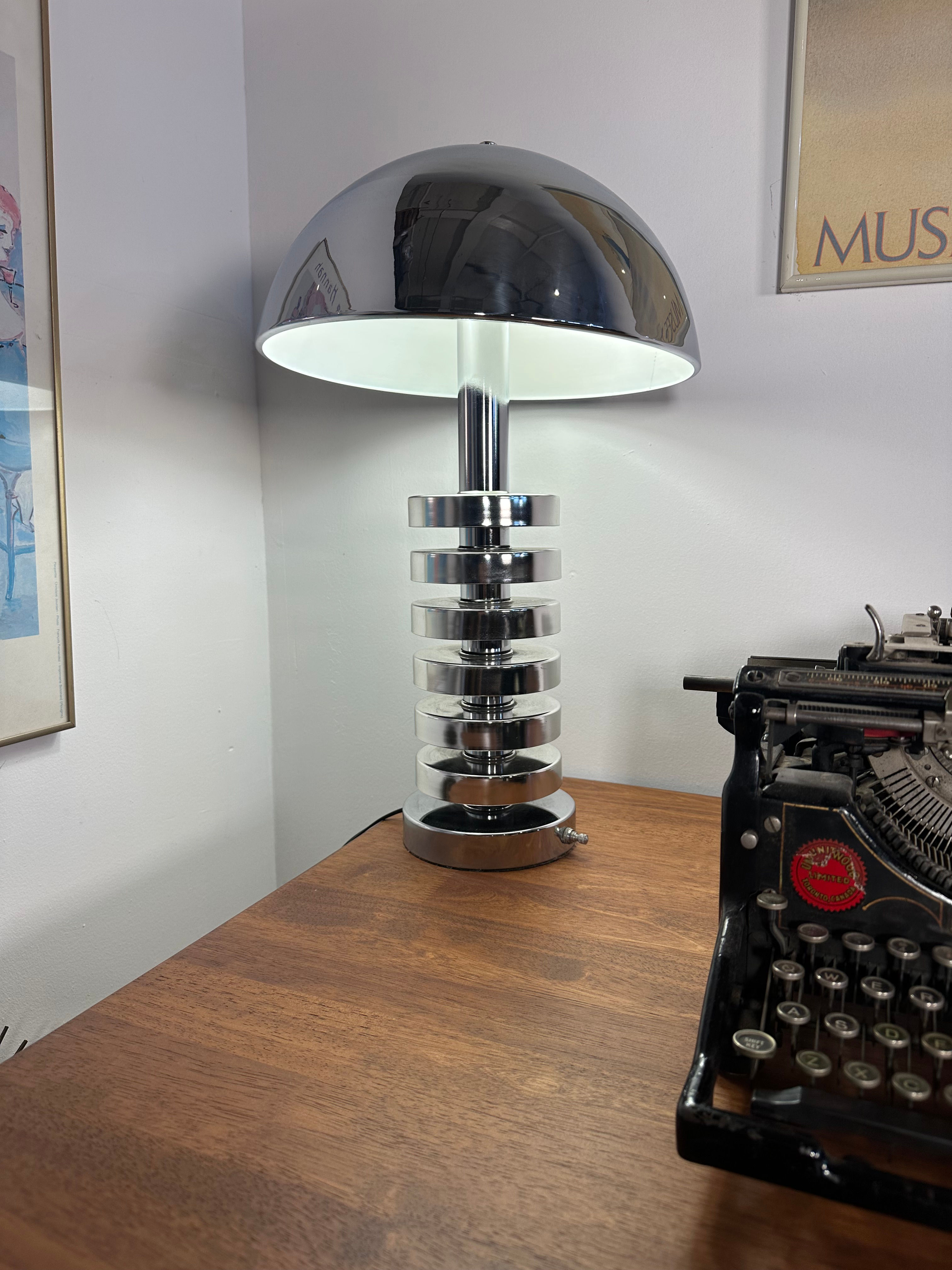 LAD-0024. Spaceship stacked chrome table lamp - Lampe de table chromée