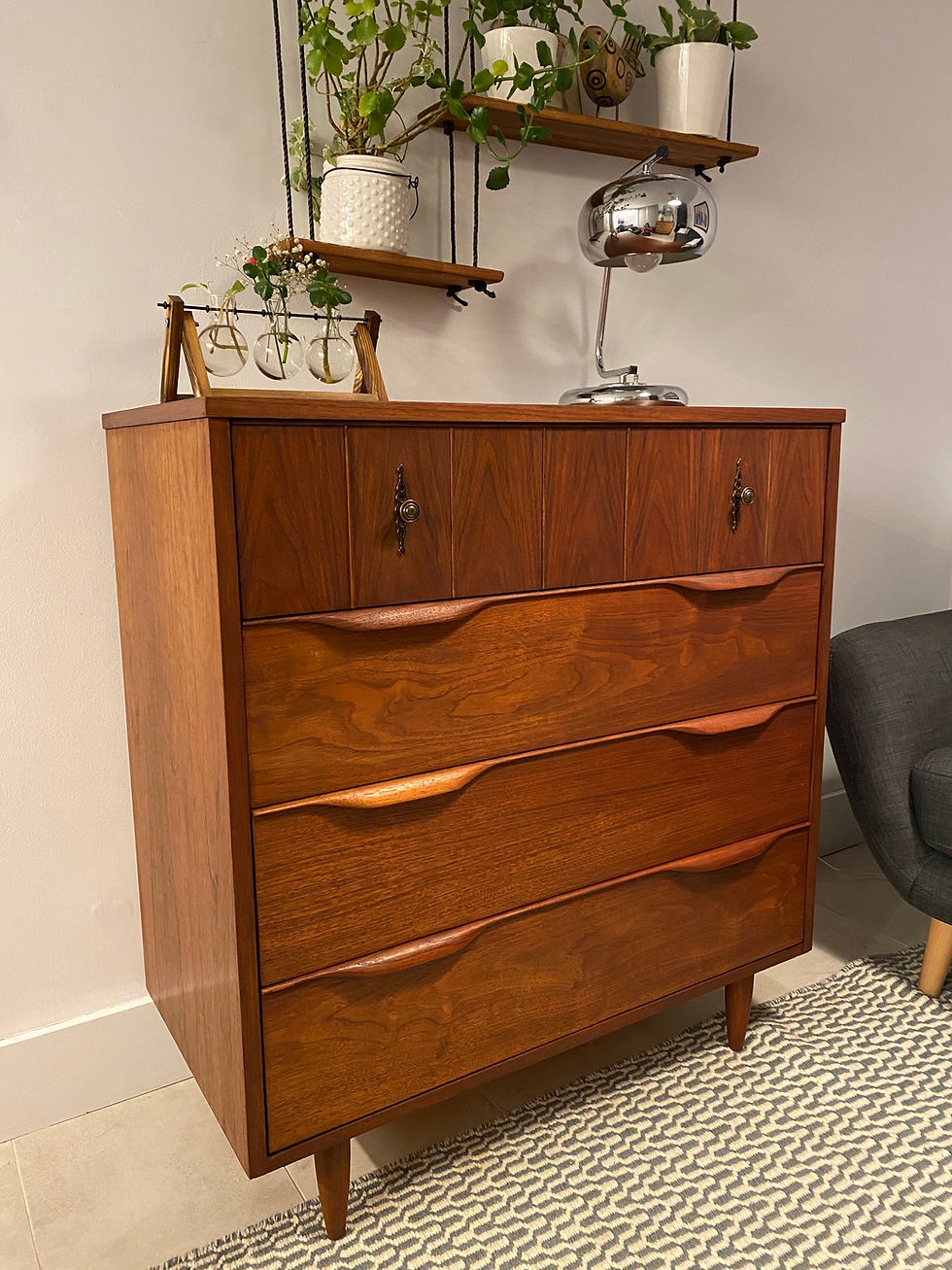 080. High boy dresser - Commode