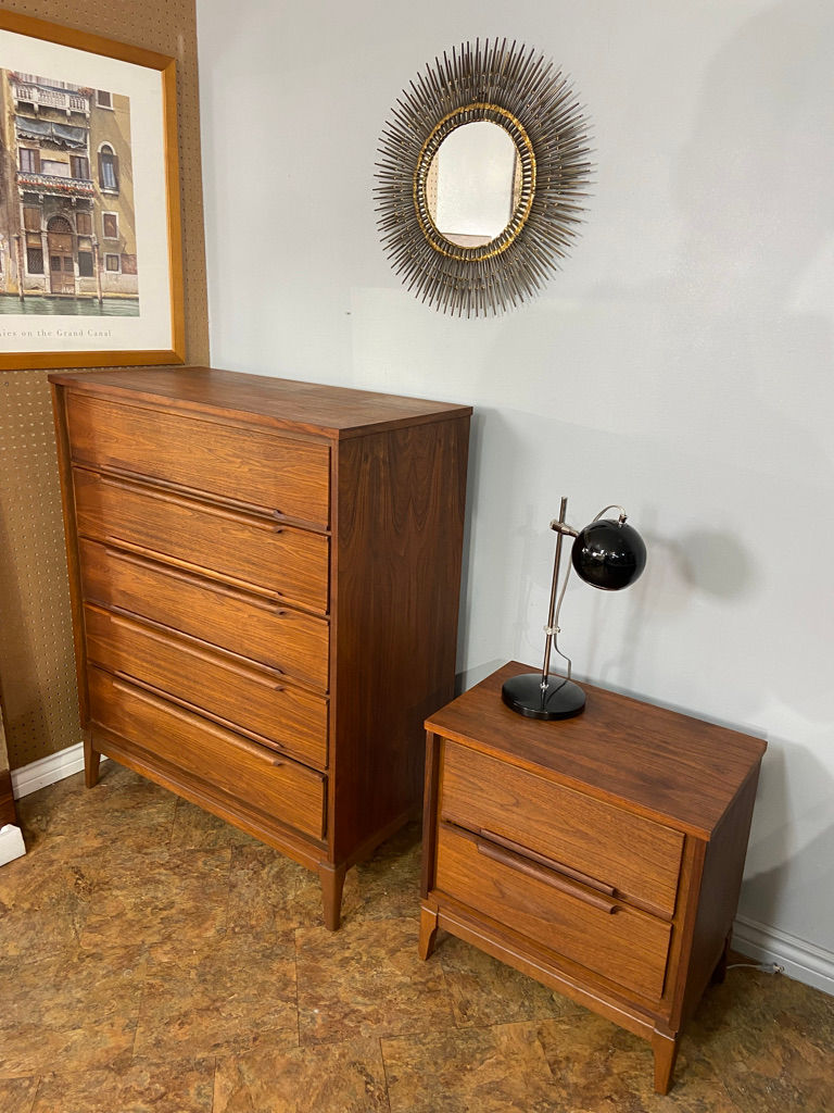 166. Bedroom set - Ensemble de meubles de chambre