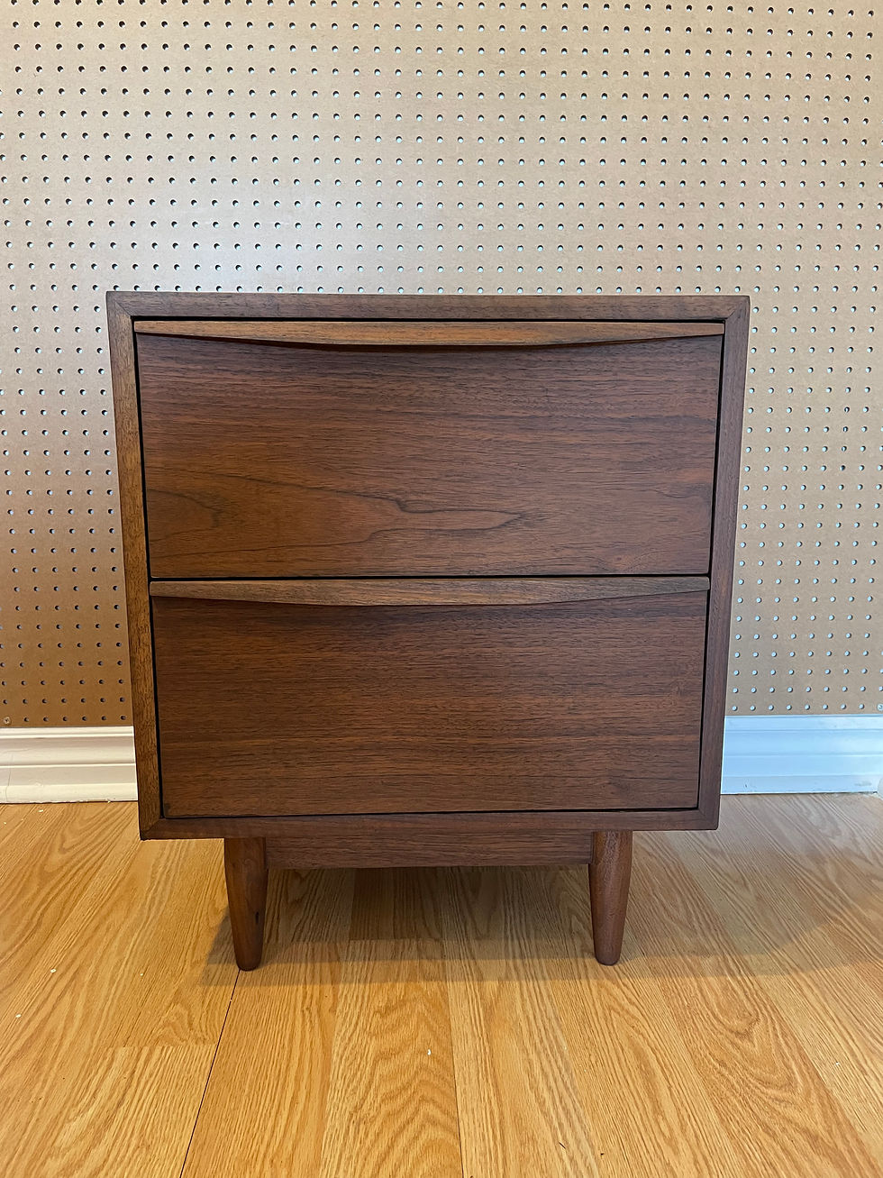 112. Side table - Table d'appoint
