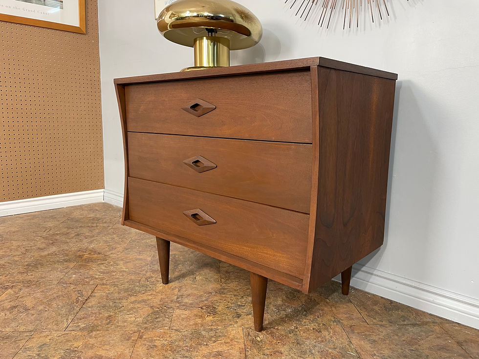 136-2. Mid-century dresser - Commode