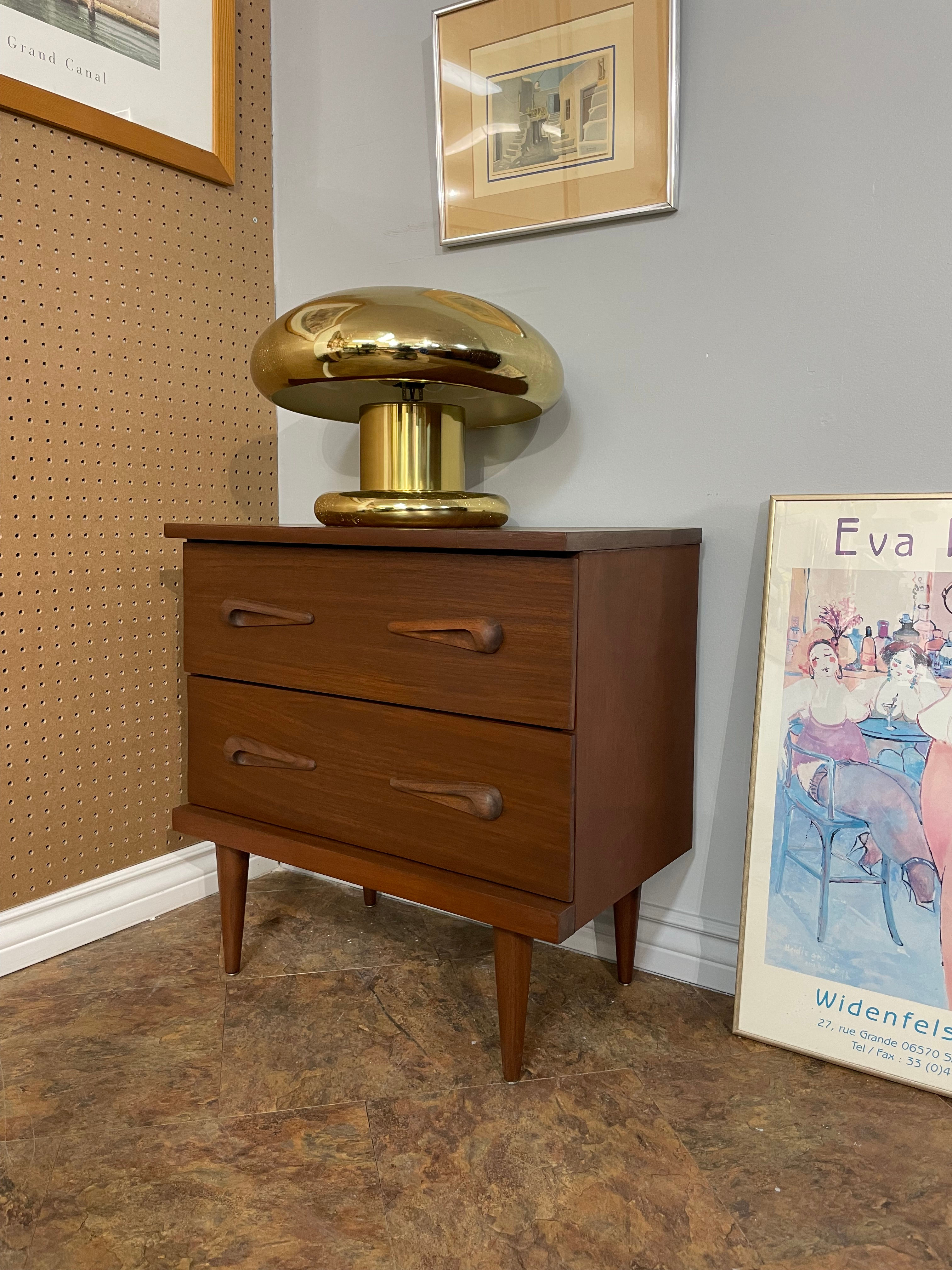 133. Nightstand by Viscol - Table de chevet par Viscol