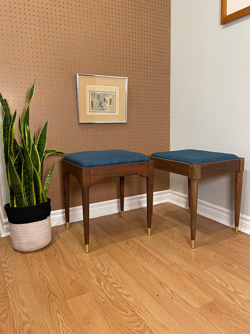 100. Set of two chairs - Lot de deux chaises